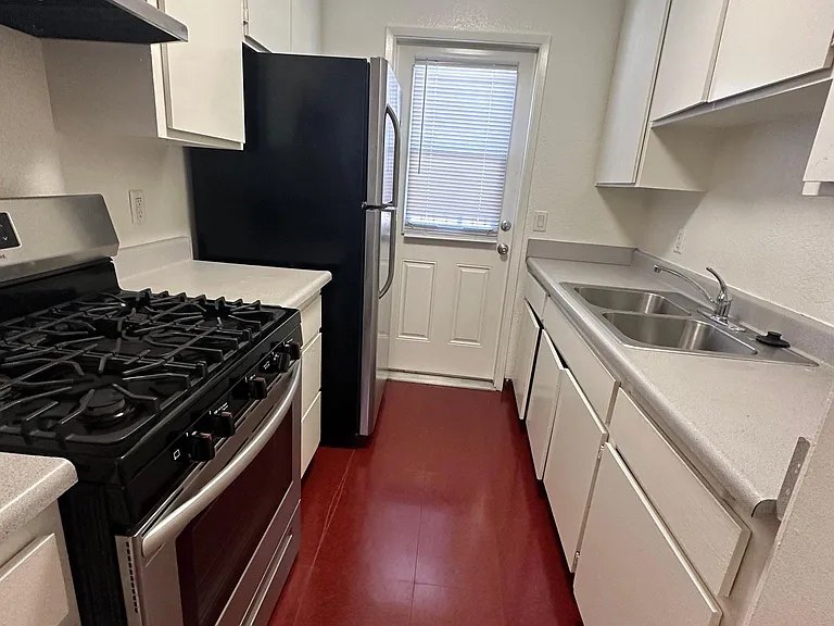 1108 Molino Ave #1 — Photo 13