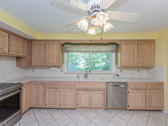 4th image of 7601 Green Valley Dr