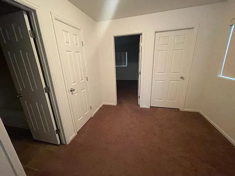 1031 Meadow Ln — Photo 8
