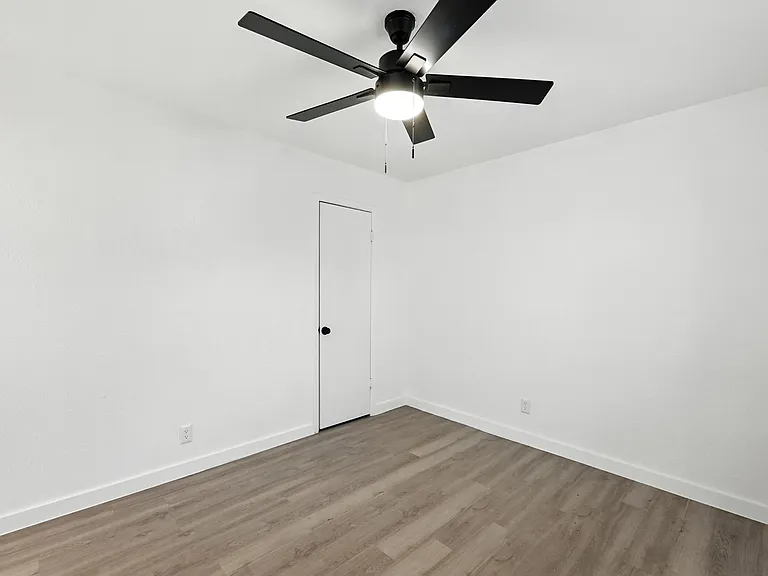 South Crest Apartments: All Bills Paid -Dazzling Dallas Apartments in Quiet Area! — Photo 17