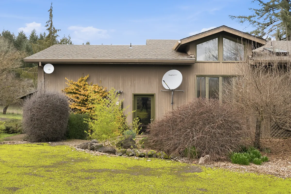 Building Photo - 52300 SW South Rd