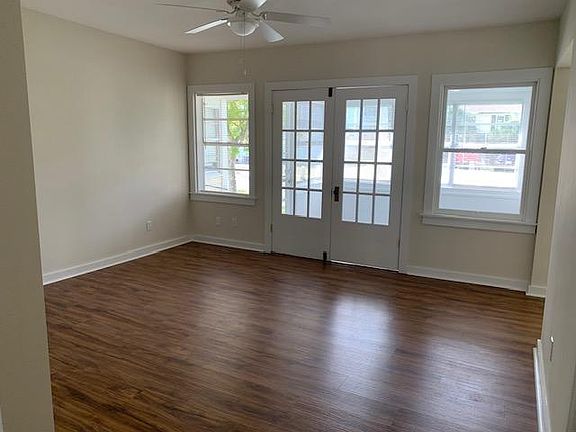 3rd image of 1601 Poinsettia Ave