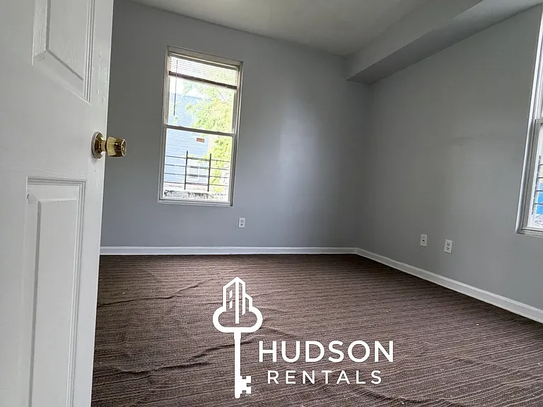 625 Bramhall Ave #1R — Photo 4