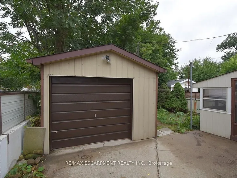 278 Huxley Ave S — Photo 28