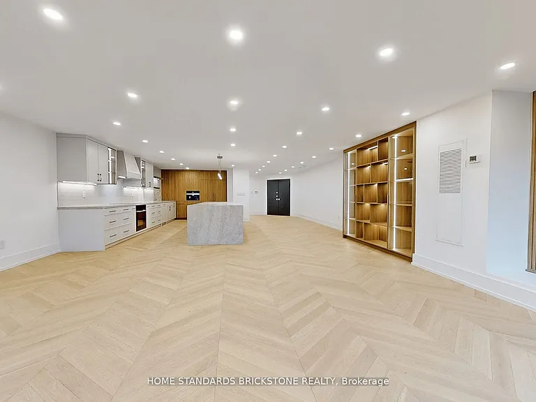 110 Bloor St W #1009 — Photo 5