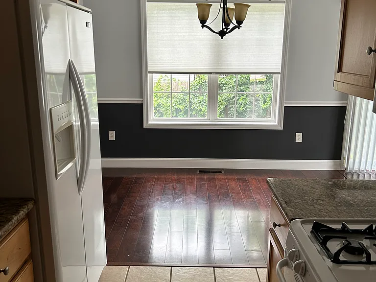 432 Howe St — Photo 12