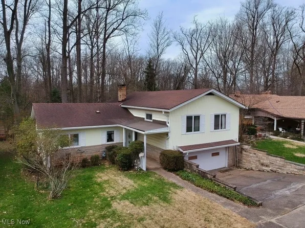 5740 Onaway Oval, Parma, OH 44130