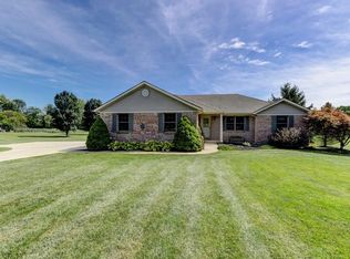 35 Country Place Ct, Xenia, OH 45385