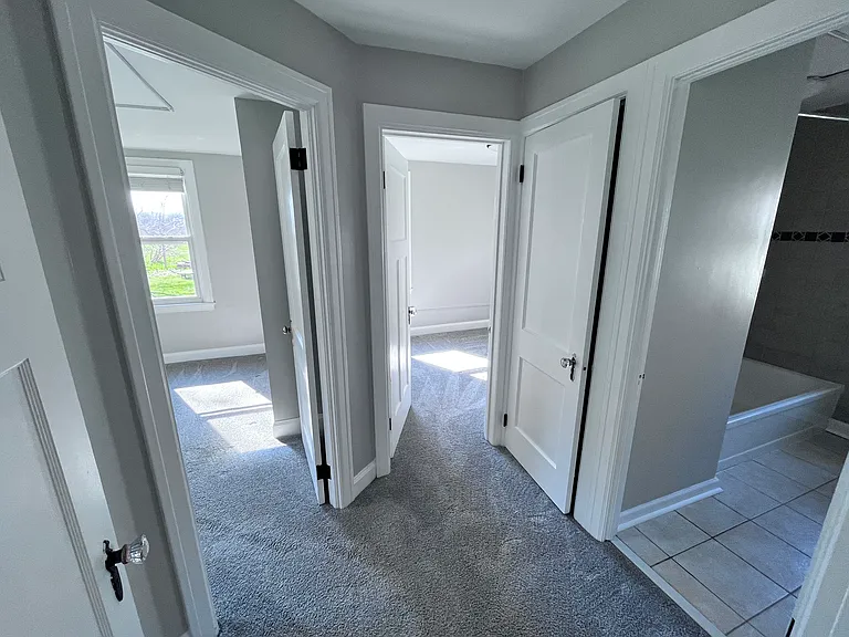 85 Royal Pkwy W — Photo 15