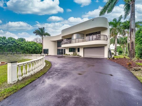 14401 Sunset Ln