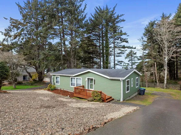 1935 NW 39th St, Lincoln City, OR 97367
