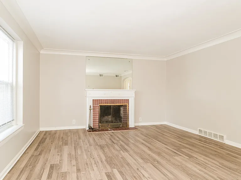 1086 Wilshire Ave — Photo 8