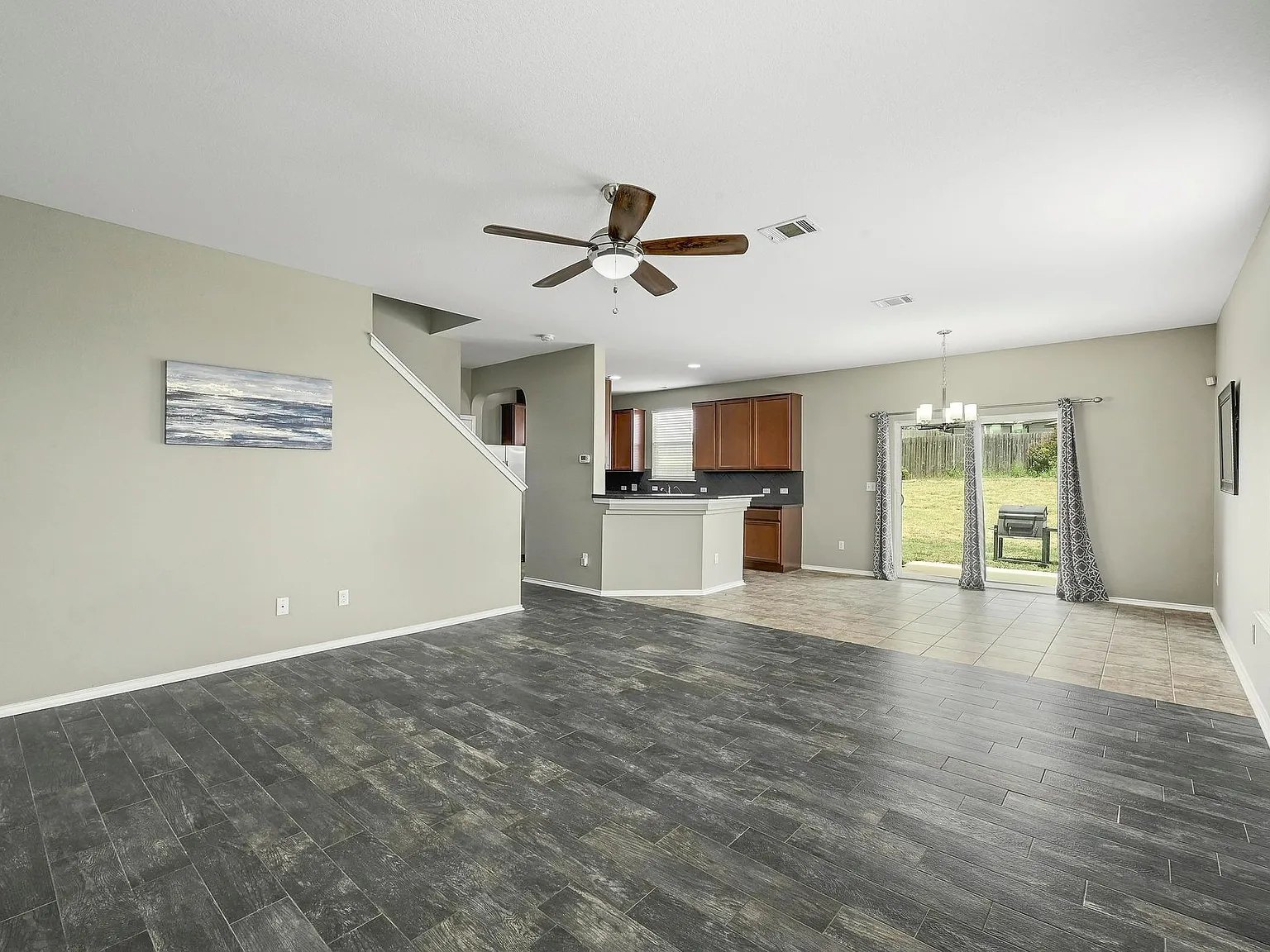 3 bed, 2.5 bath, 1964 sqft, $1,850 — Photo 3
