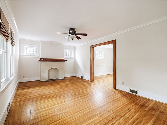4th image of 40 Presque St