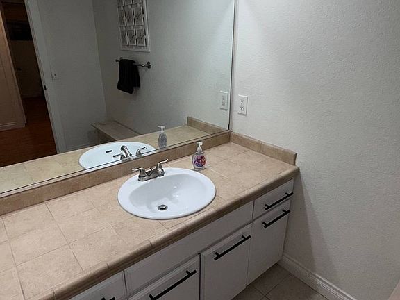 4th image of 2138 Garnet Ave APT 1