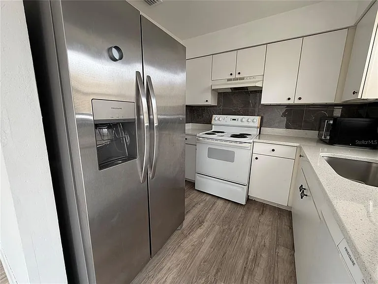 1767 Valencia Ave — Photo 9