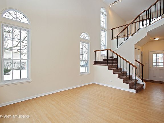 3rd image of 1427 Golfview Dr