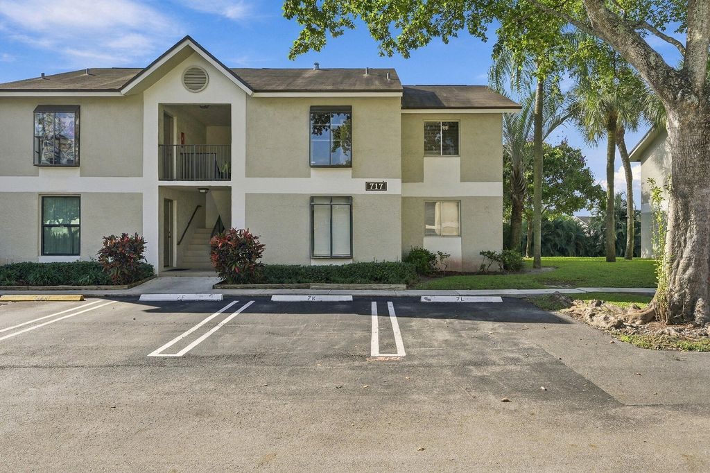 717 Gardens Drive #206, photo 3