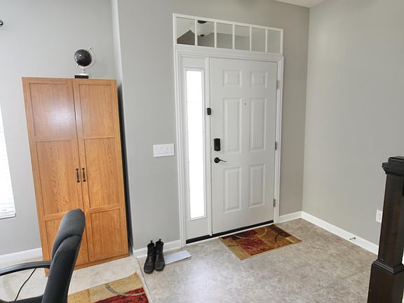 5th image of 642 Holbrook Dr