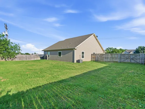 824 E Northside Dr, Pilot Point, TX 76258