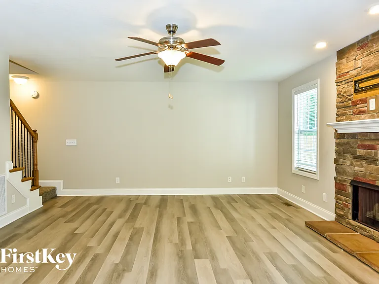 416 Leslie Wood Dr — Photo 3