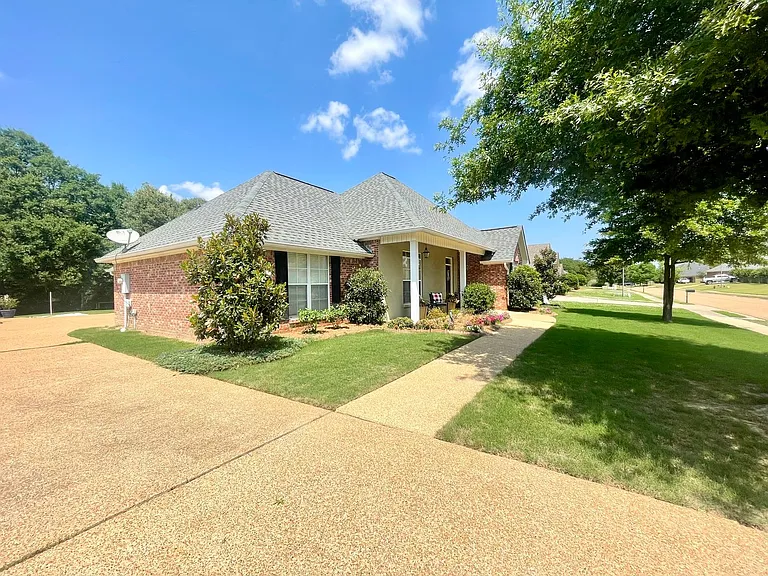 117 Kenzie Dr — Photo 3