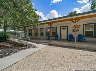 836 Paddy Rd, Floresville, TX 78114