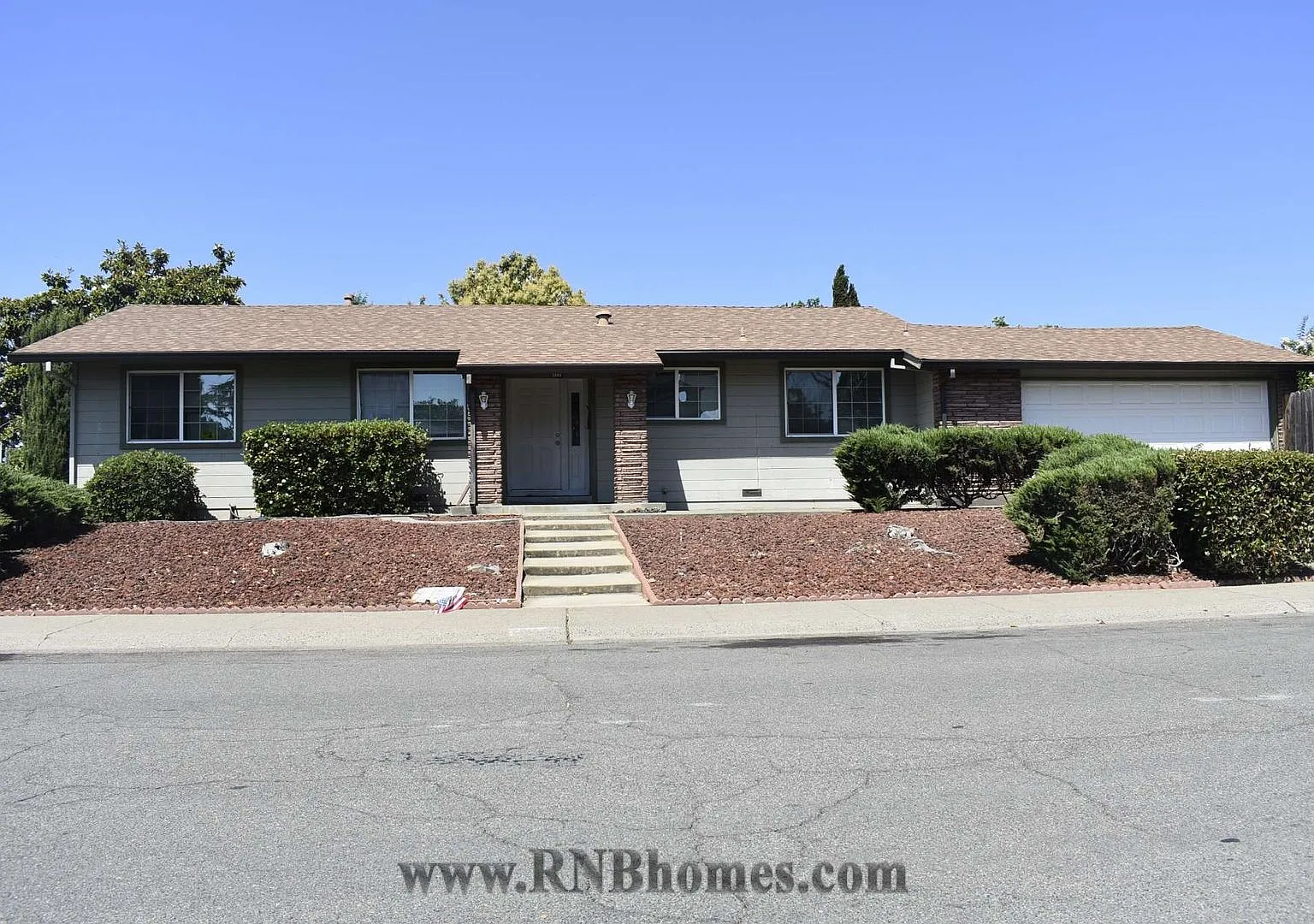 Chiplay Street 2880 — Photo 1