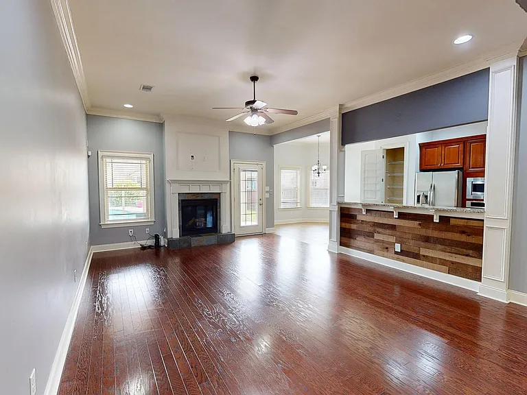 415 Melison Dr — Photo 3