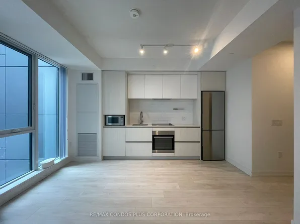 225 Sumach St #702, Toronto, ON M5A 0P8