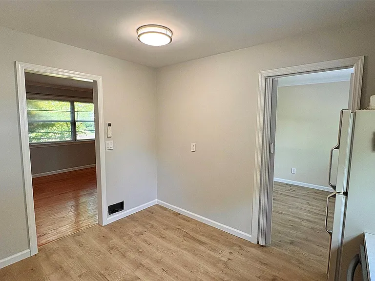 46 W Orangeburg Rd — Photo 10