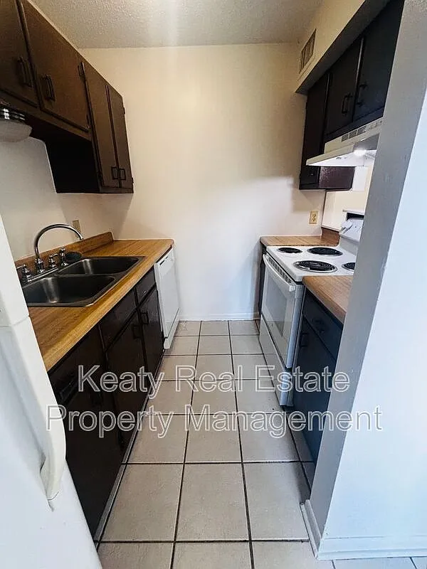 2 bed, 1.5 bath, 1000 sqft, $875 — Photo 3