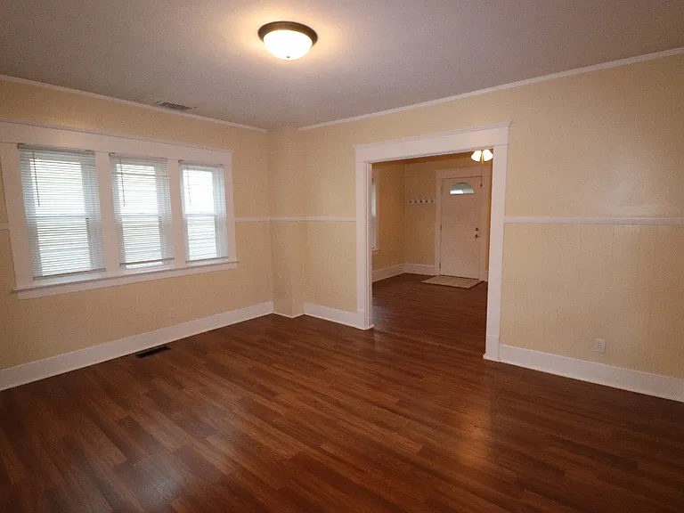 Well-maintained Double with Small Yard — Photo 13