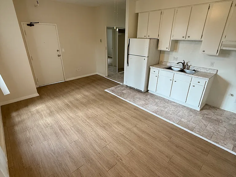 Kenmore — Photo 2