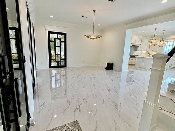 5th image of 104 Two Lakes Dr