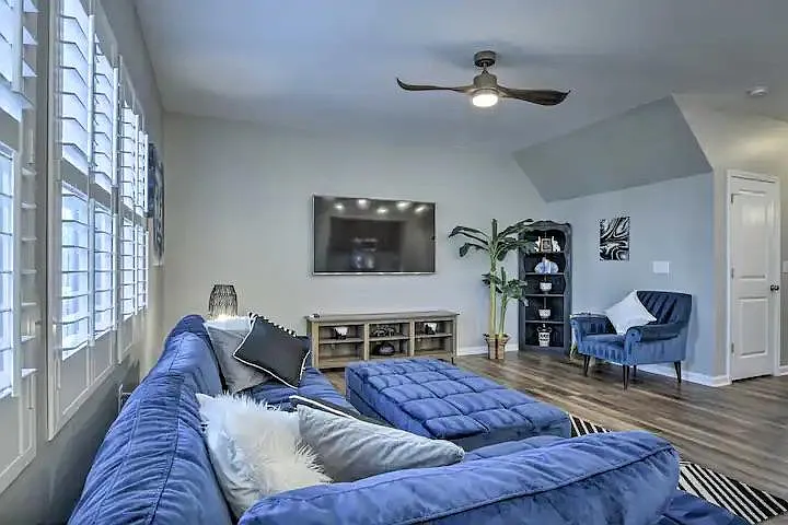 3 bed, 2.5 bath, 2006 sqft, $2,500 — Photo 2