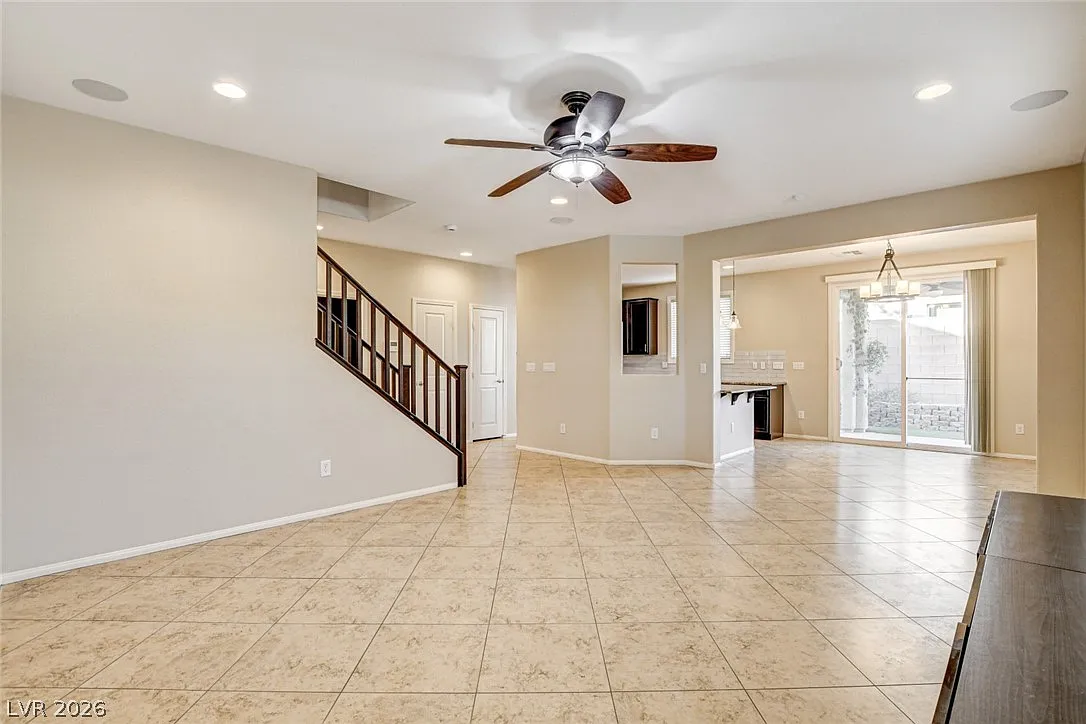3 bed, 2.5 bath, 1655 sqft, $2,050 — Photo 4