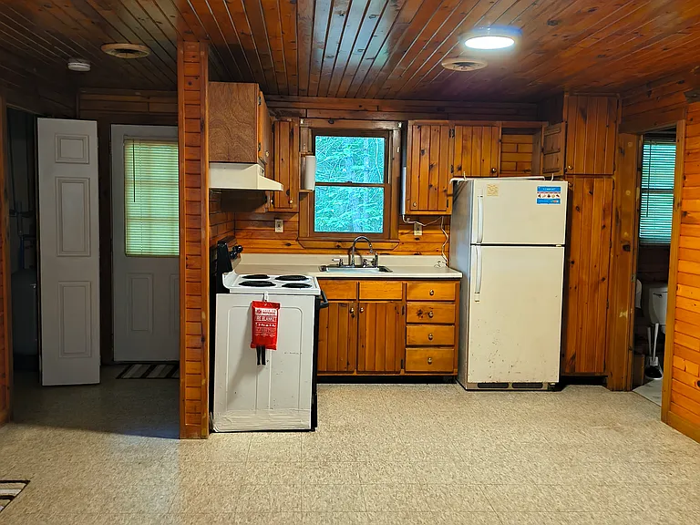 373 Hancock Pond Rd — Photo 4