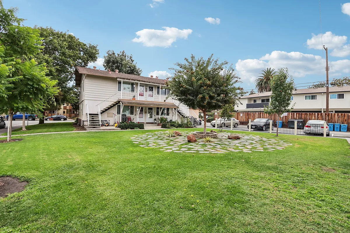 Building Photo - 2224 Ellena Dr #4