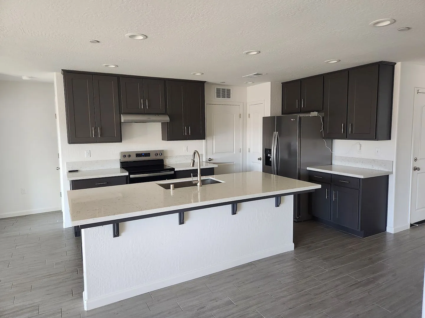 Beautiful brand NEW home for rent in Porterville, Ca — Photo 3