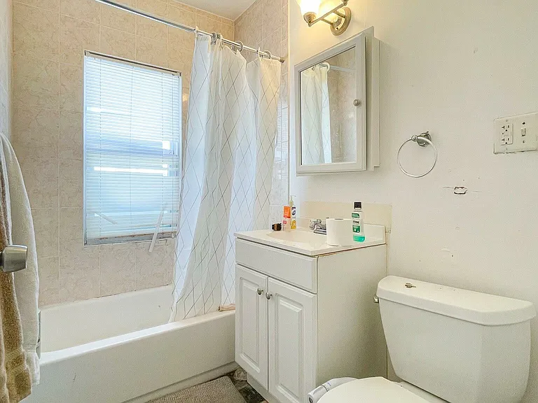 32 Linden St #1 — Photo 6