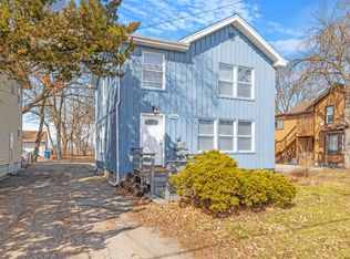 238 N 4th St, Aurora, IL 60505