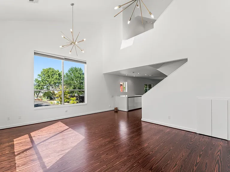 3012 Commerce St — Photo 9