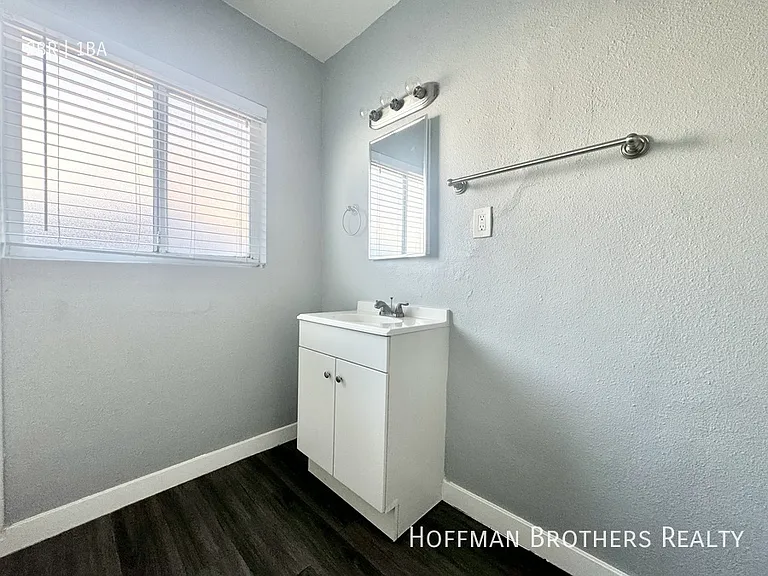 1431 Elm Ave #1 — Photo 10