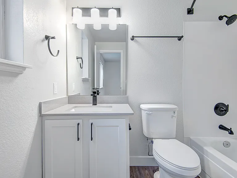 Westvue Apartments — Photo 49