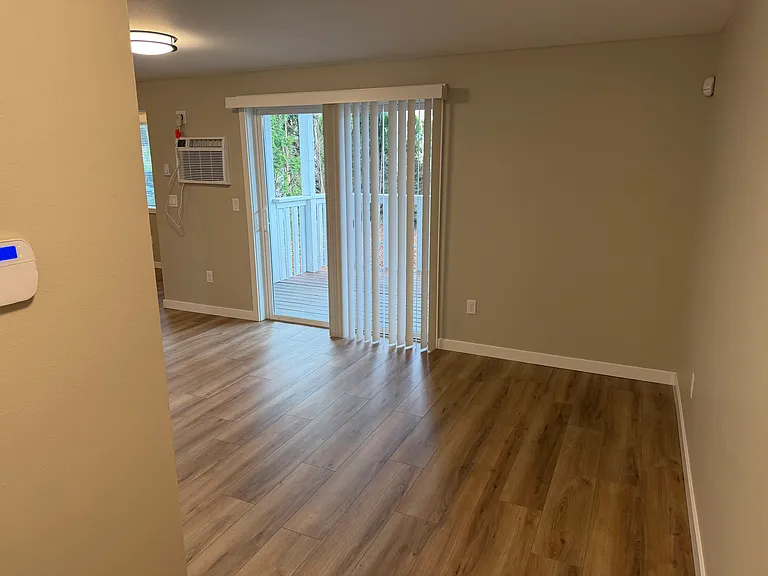 Eagle Crest Apartments — Photo 7