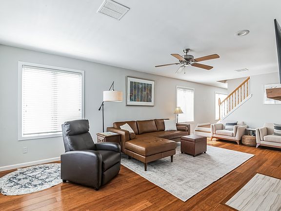 5th image of 858 Brighton Pl #858