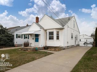 22515 Maple St, Saint Clair Shores, MI