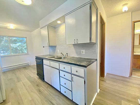 4th image of 4507 Hillcrest Dr #I