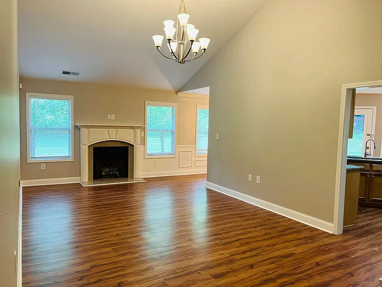 5750 Crest Hill Dr — Photo 4